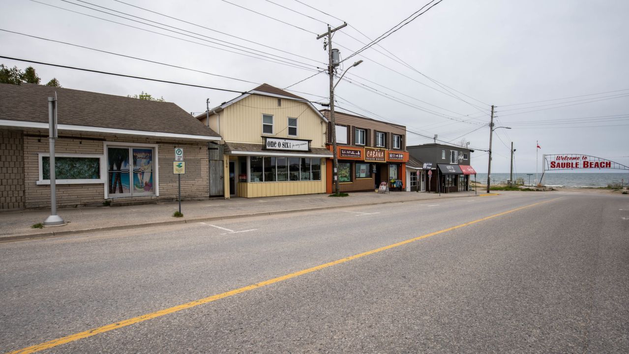 106 Main Street, Sauble Beach, ON, N0H 2G0 Scene 2