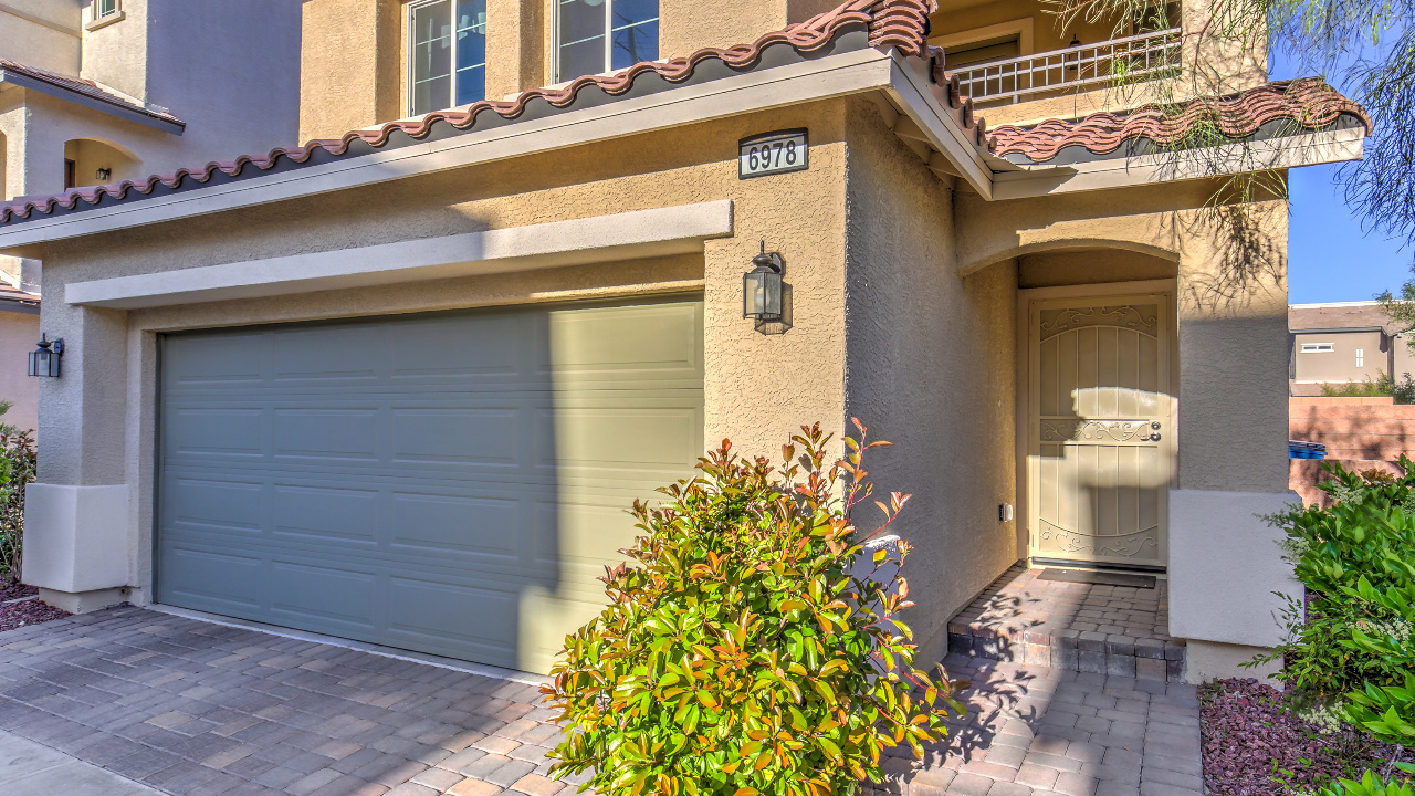 Exterior Front Entry