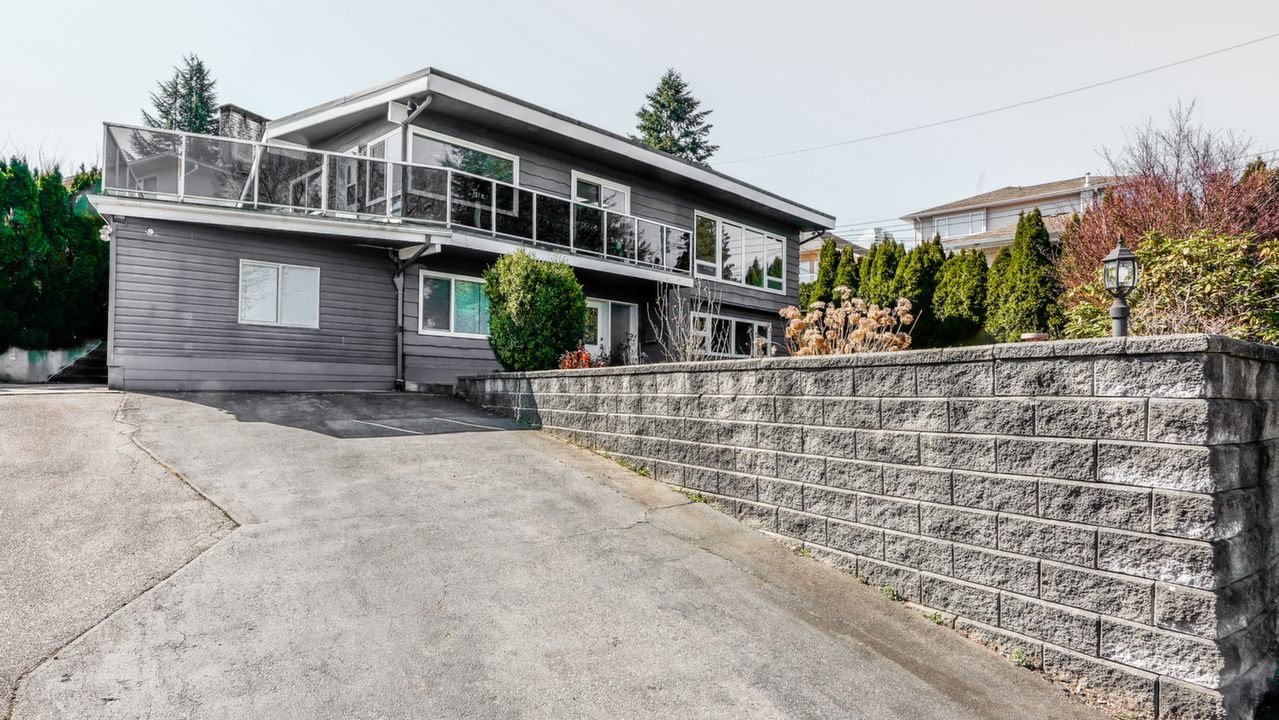 5641 Sardis Cr, Burnaby, BC, V5H 3K4 Scene 1