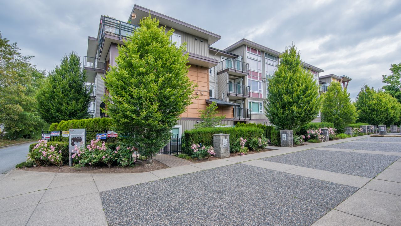 302-13740 75A Ave, Surrey, BC, V3W 0E8 Scene 1