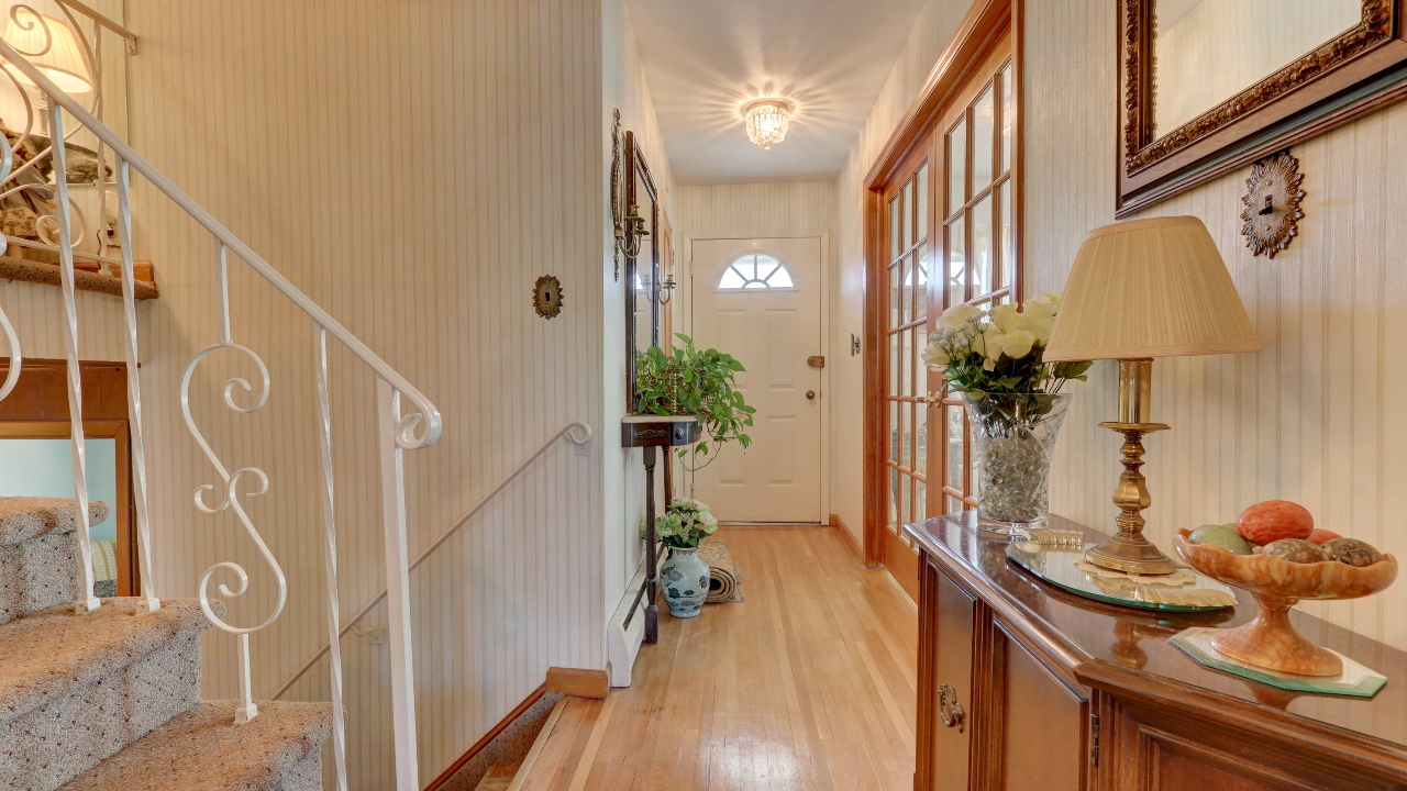 Foyer-Hallway