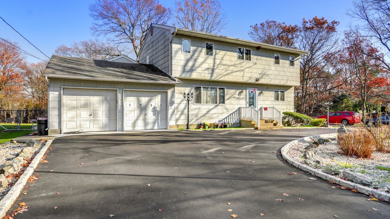 2157 Sycamore Ave, Ronkonkoma, NY, 11779 Scene 1