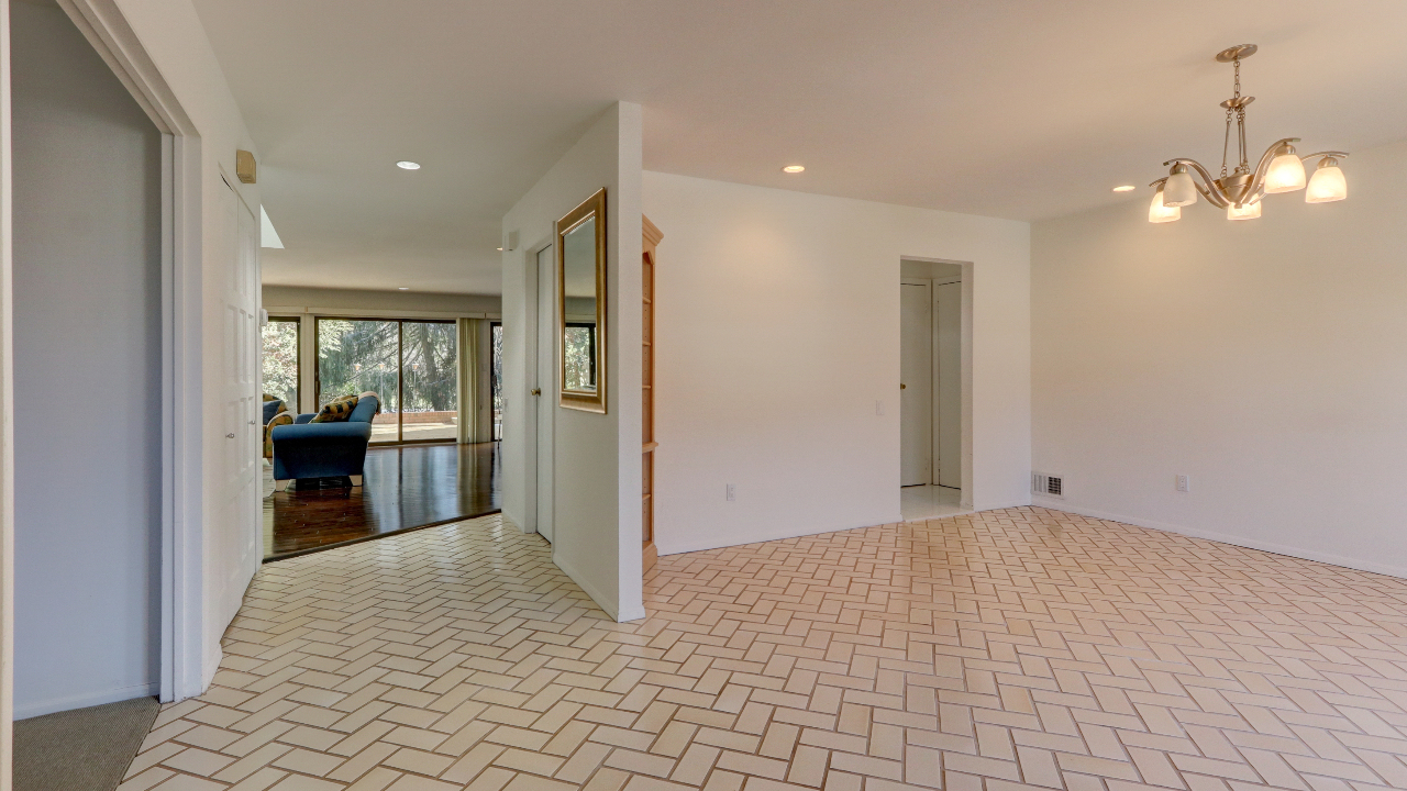 Foyer-Living Room