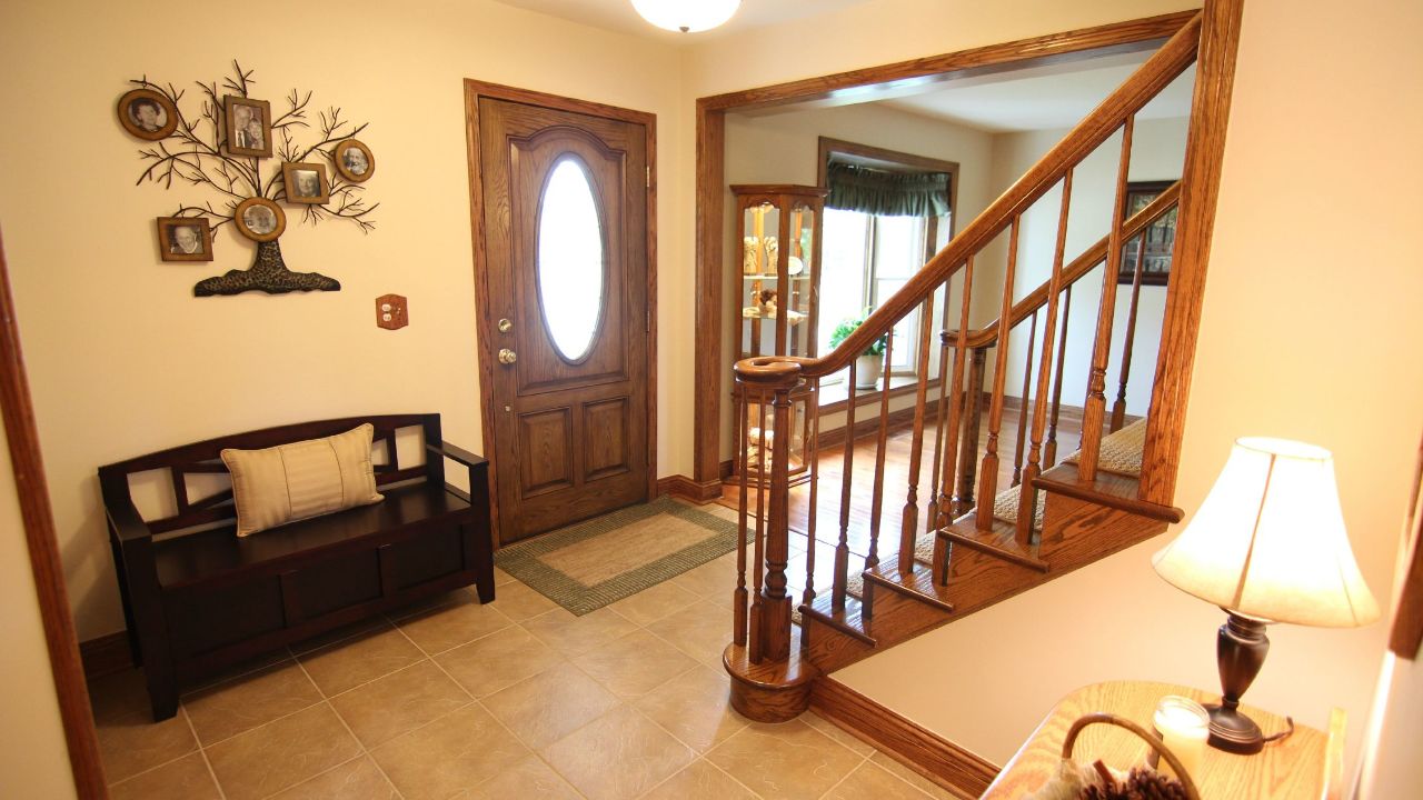 Walnut Ridge Cir Foyer