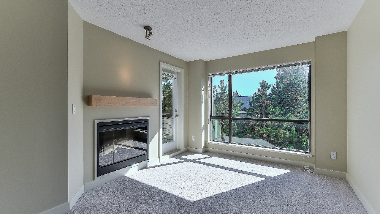 340-10838 City Parkway, Surrey, BC, V3T 5X9 Scene 2