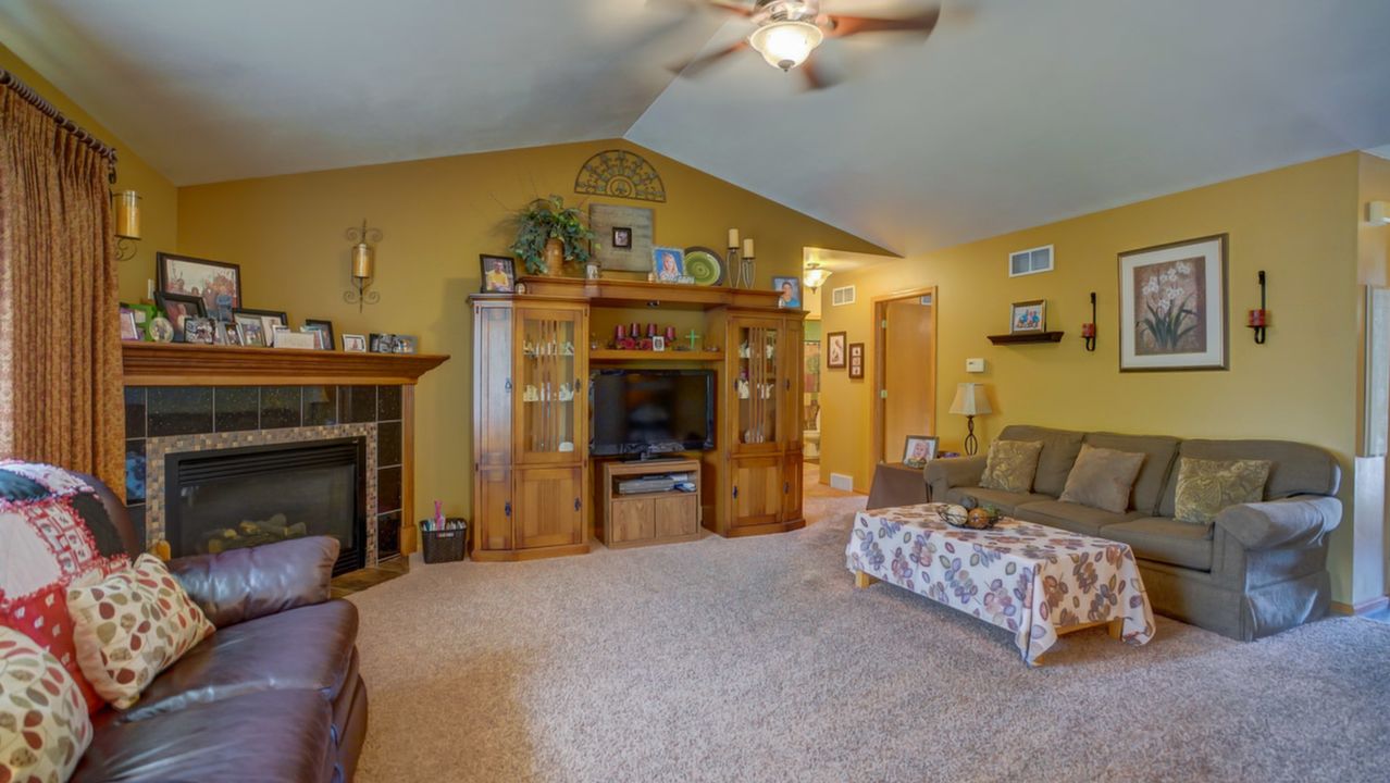 6785 Victory Circle, Windsor-24