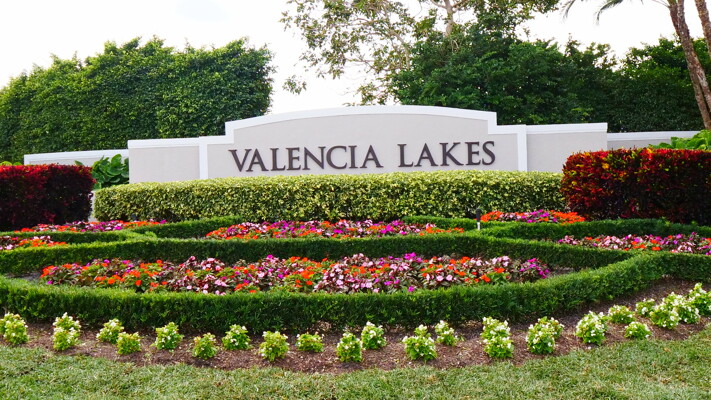 Valencia Lakes Sign