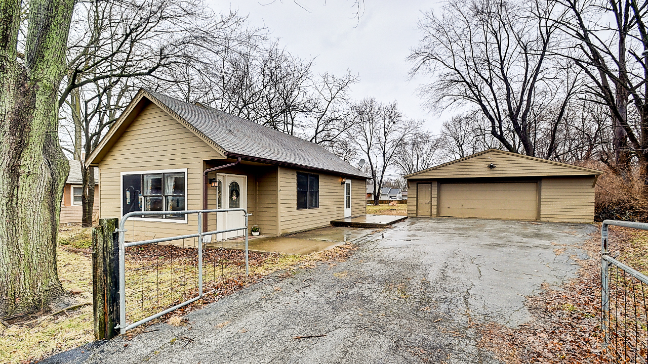 Front Exterior/Detached Garage