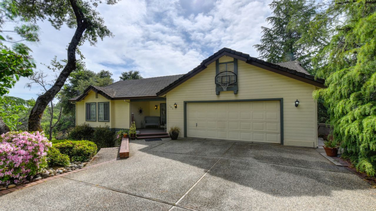 165 Hidden Creek Dr, Auburn, CA, 95603 Scene 1