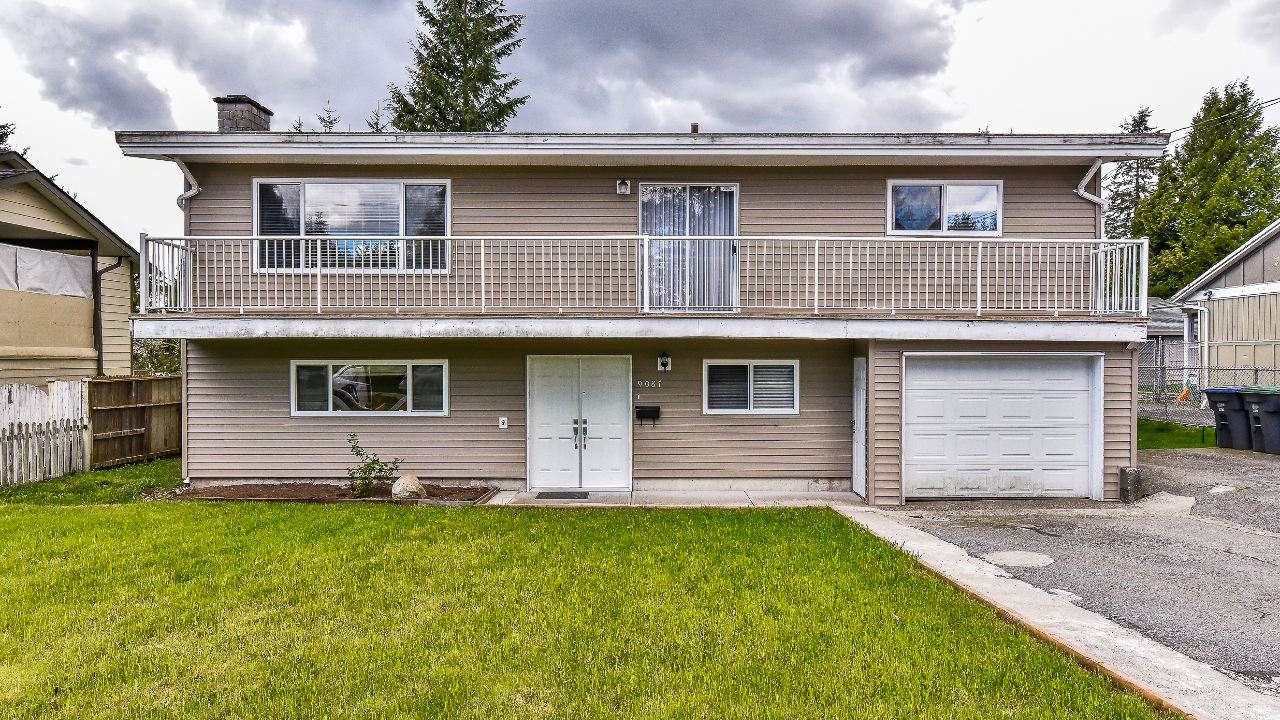 9087 147A STREET, Surrey, BC, V3R 3V9 Scene 1