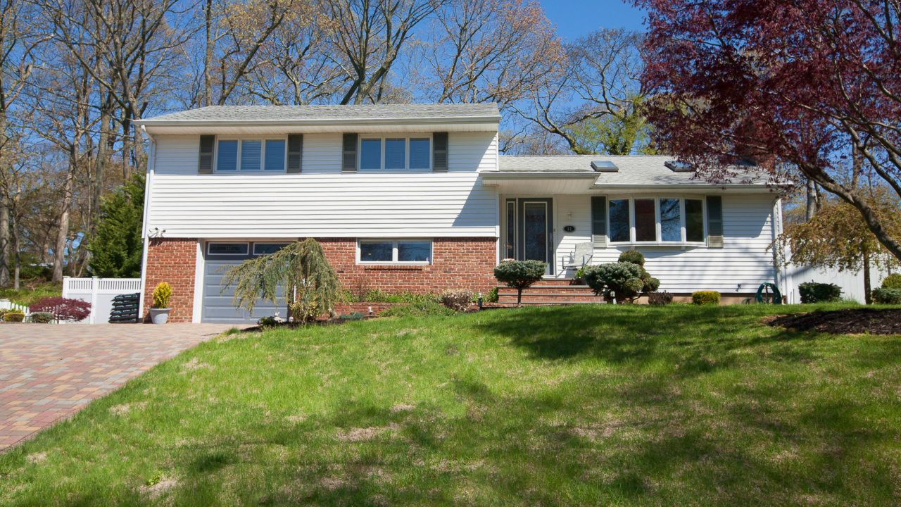 11 Colorado Place, Huntington Station, NY, 11746 Scene 1