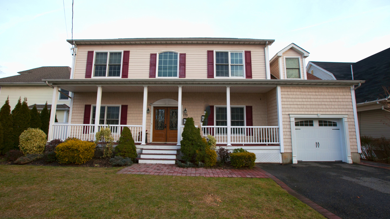 175 Staples St, Farmingdale, NY, 11735 Scene 1