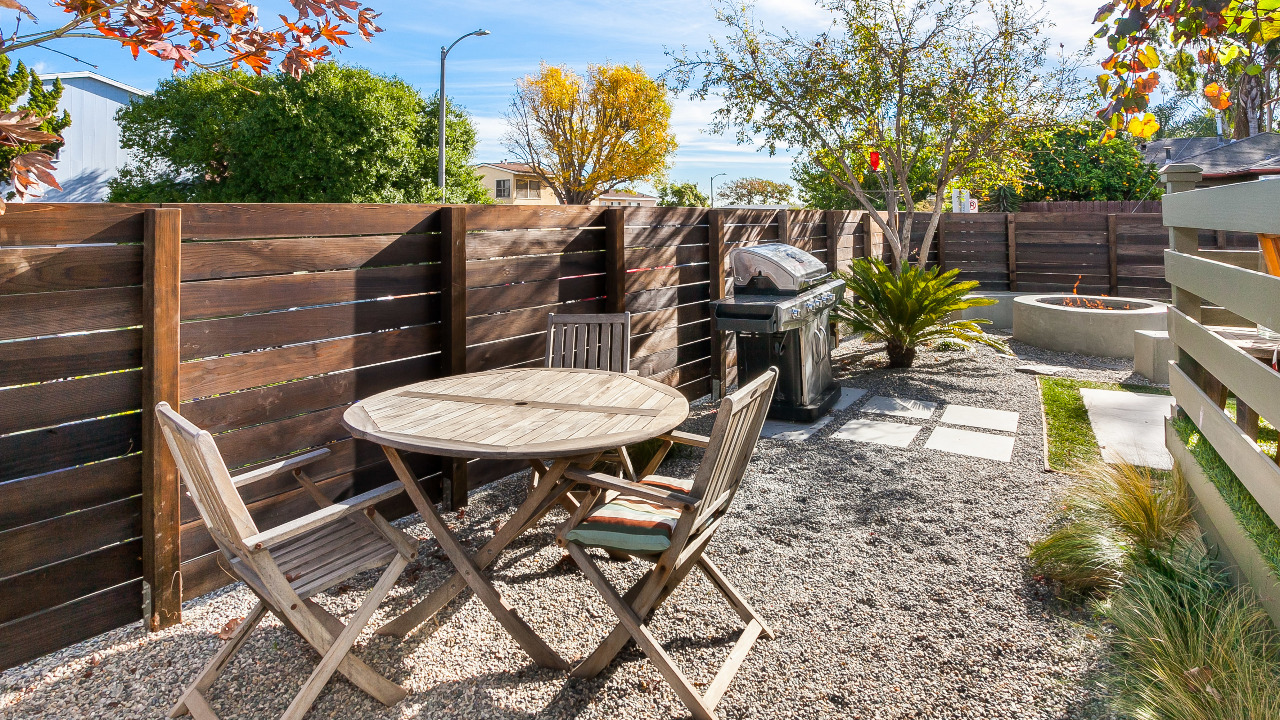 Exterior Eating area