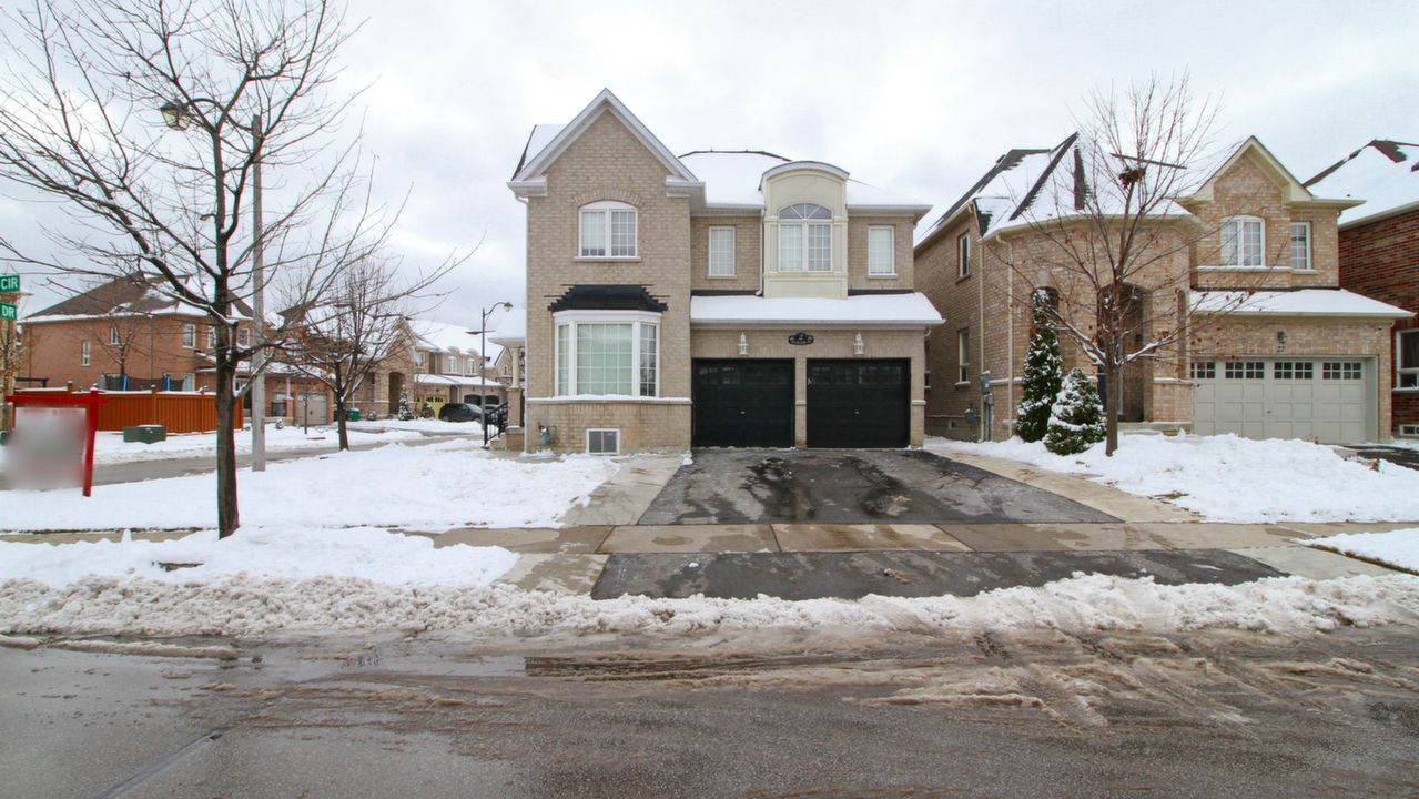 2 Abitibi Lake Dr., Brampton, ON, L6R 0R7 Scene 1