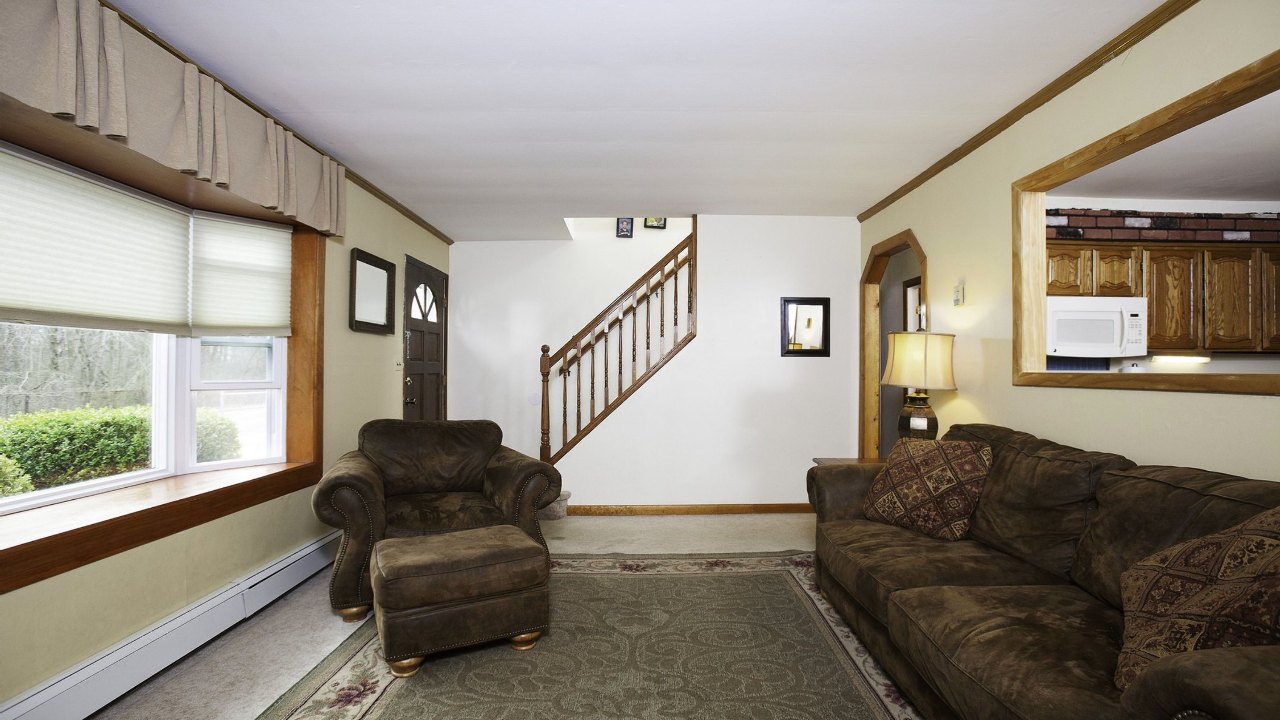 2132 Parkside Drive, Seaford, NY, 11783 Scene 3