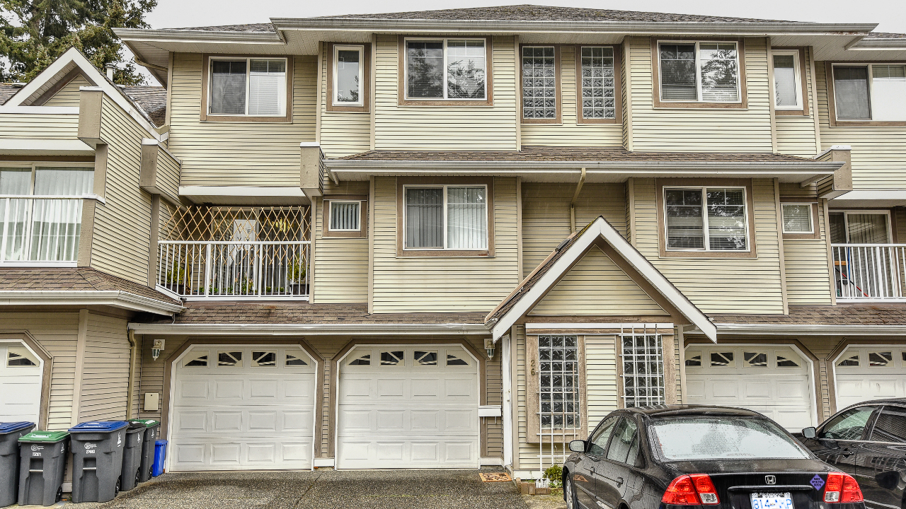 26 8289 121A STREET, Surrey, BC, V3W 1G6 Scene 1