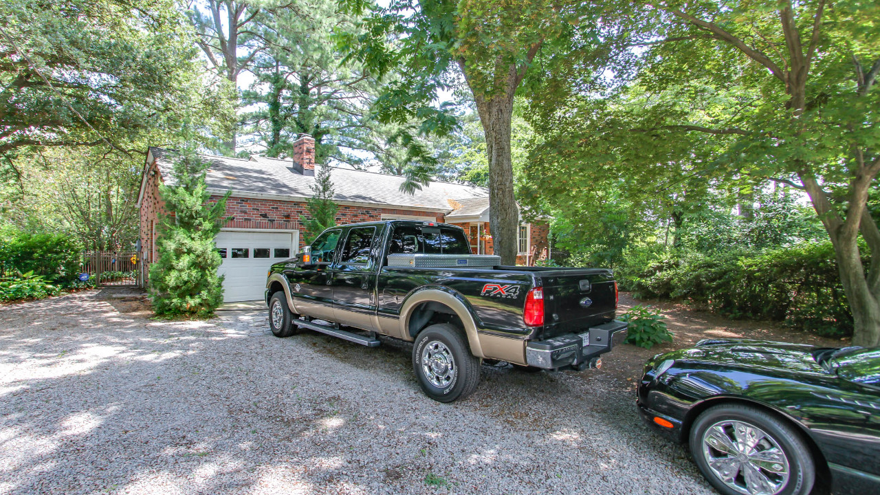 Driveway/Garage