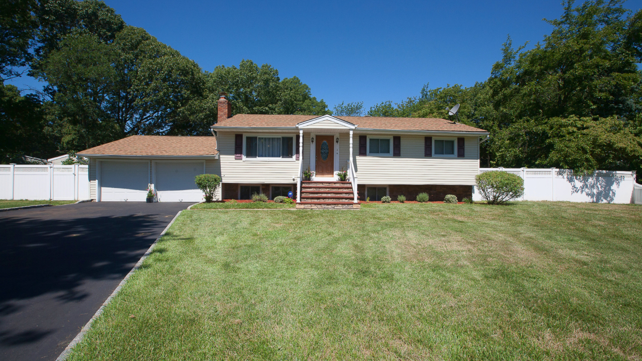 3 Hilda Court, Port Jefferson Station, NY, 11776 Scene 1