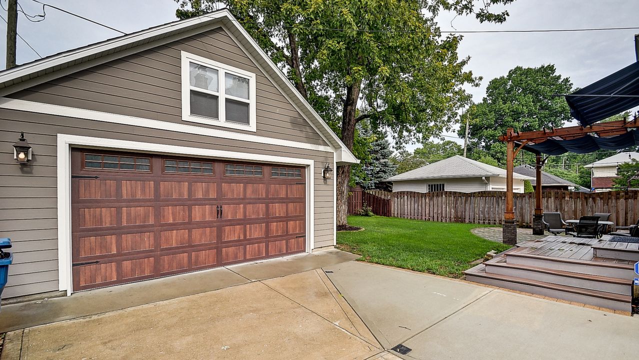 Detached Garage