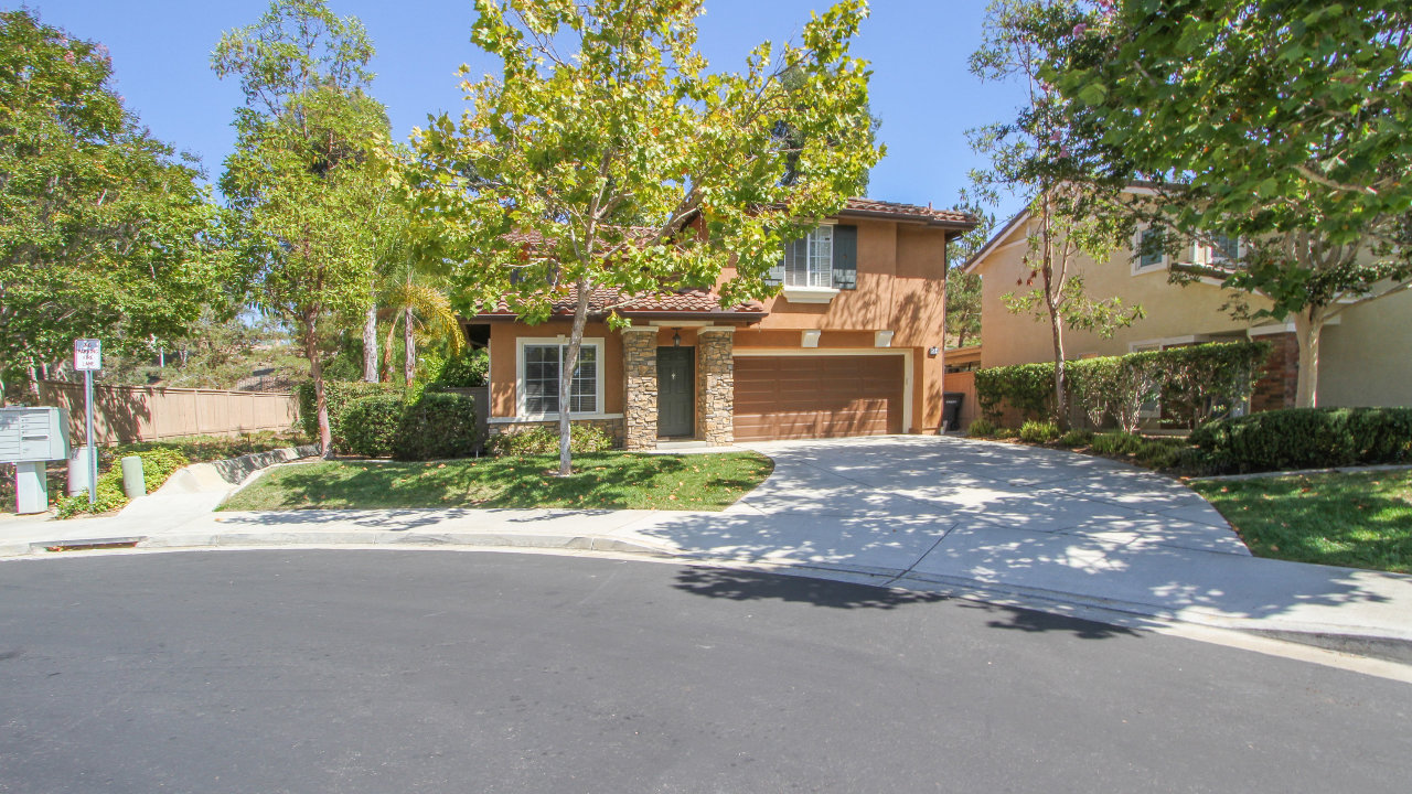 1584 Laurel Circle, Vista, CA, 92081 Scene 1