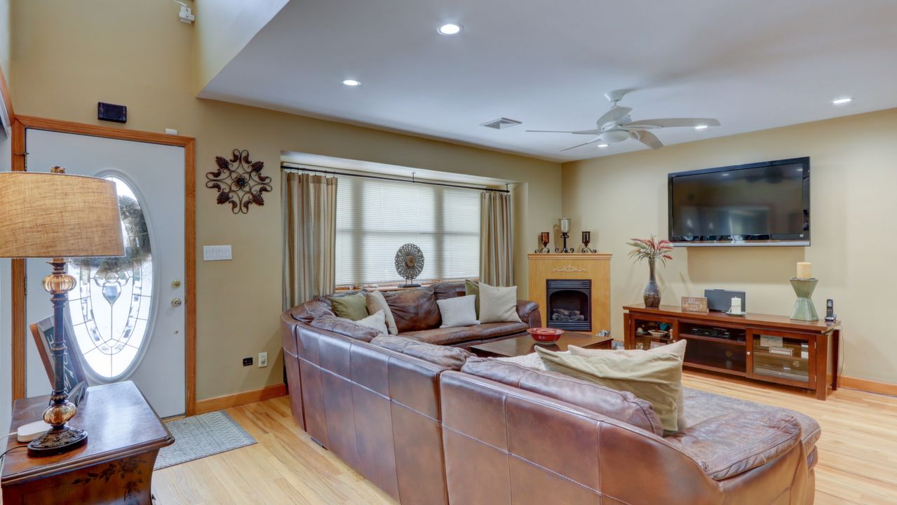 Foyer-Living Room