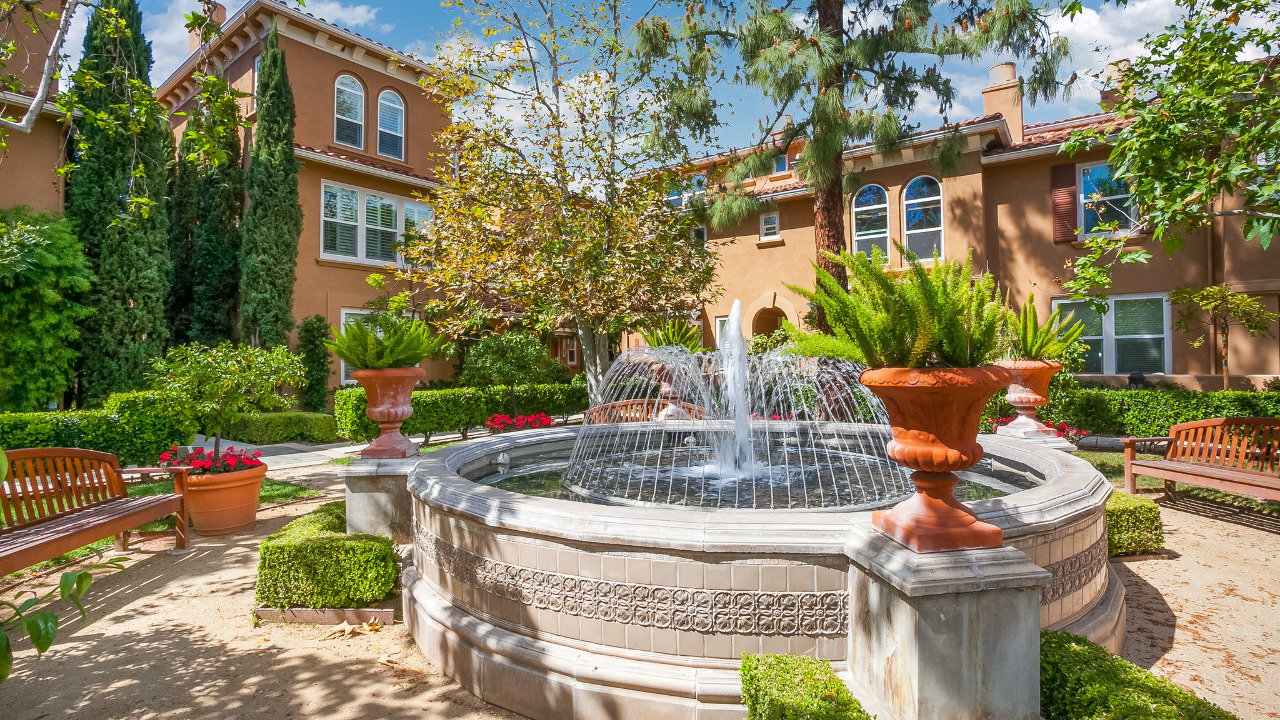  Artisan Square Courtyard