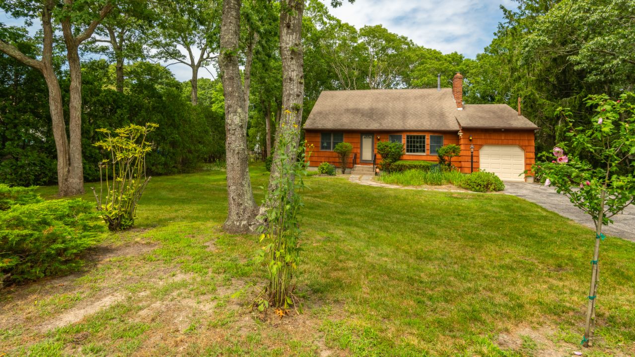12 Squires Ave, East Quogue, NY, 11942 Scene 2
