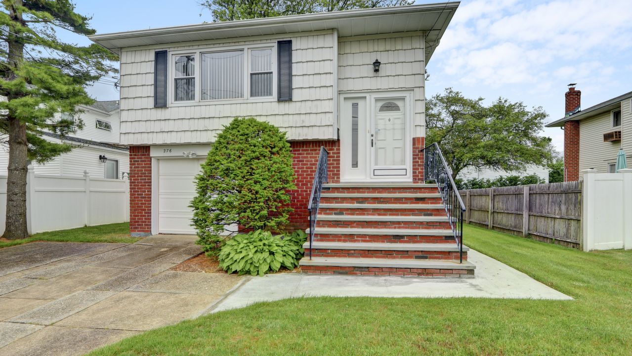 276 Division Ave, Massapequa, NY, 11758 Scene 1