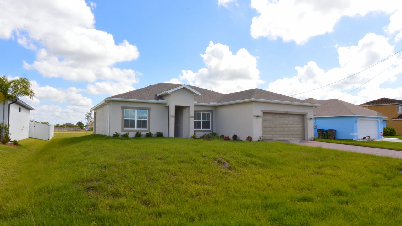 1637 NW 37th Pl, Cape Coral, FL, 33993 Scene 1