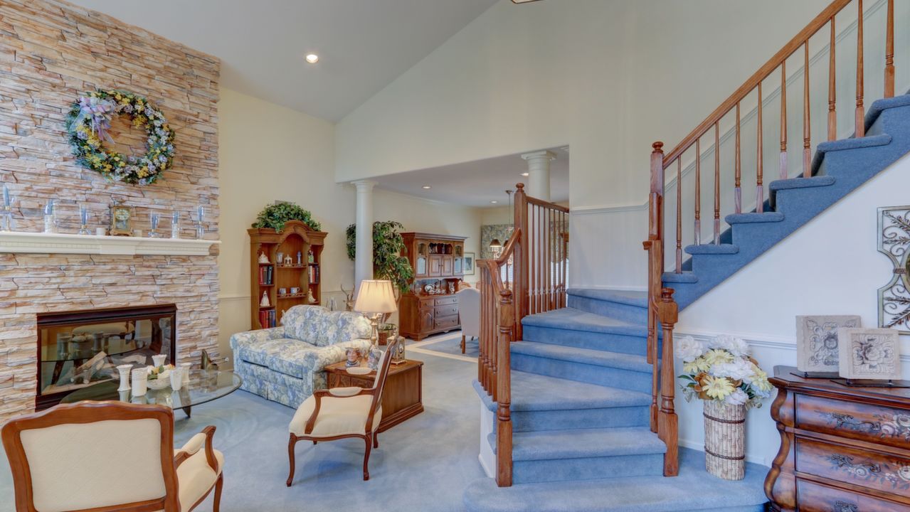 Foyer-Living Room