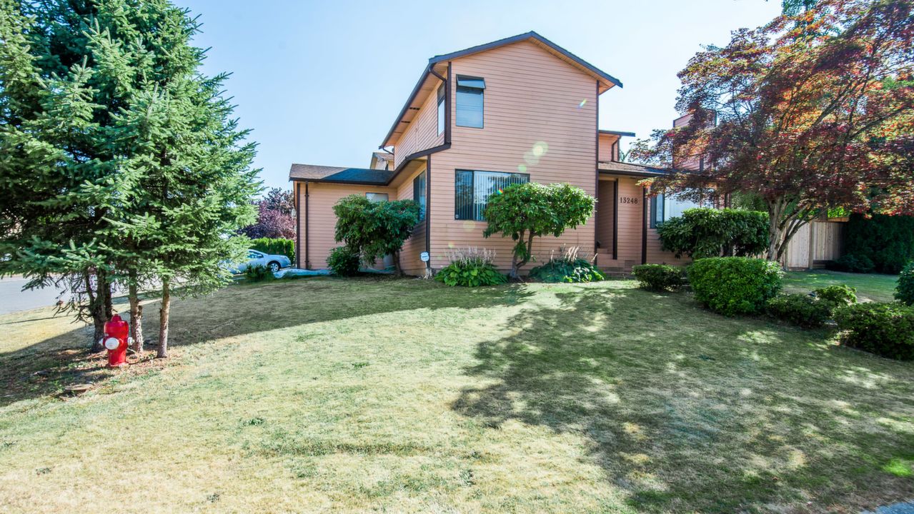 13248 82 Ave, Surrey, BC, V3W 3G2 Scene 2