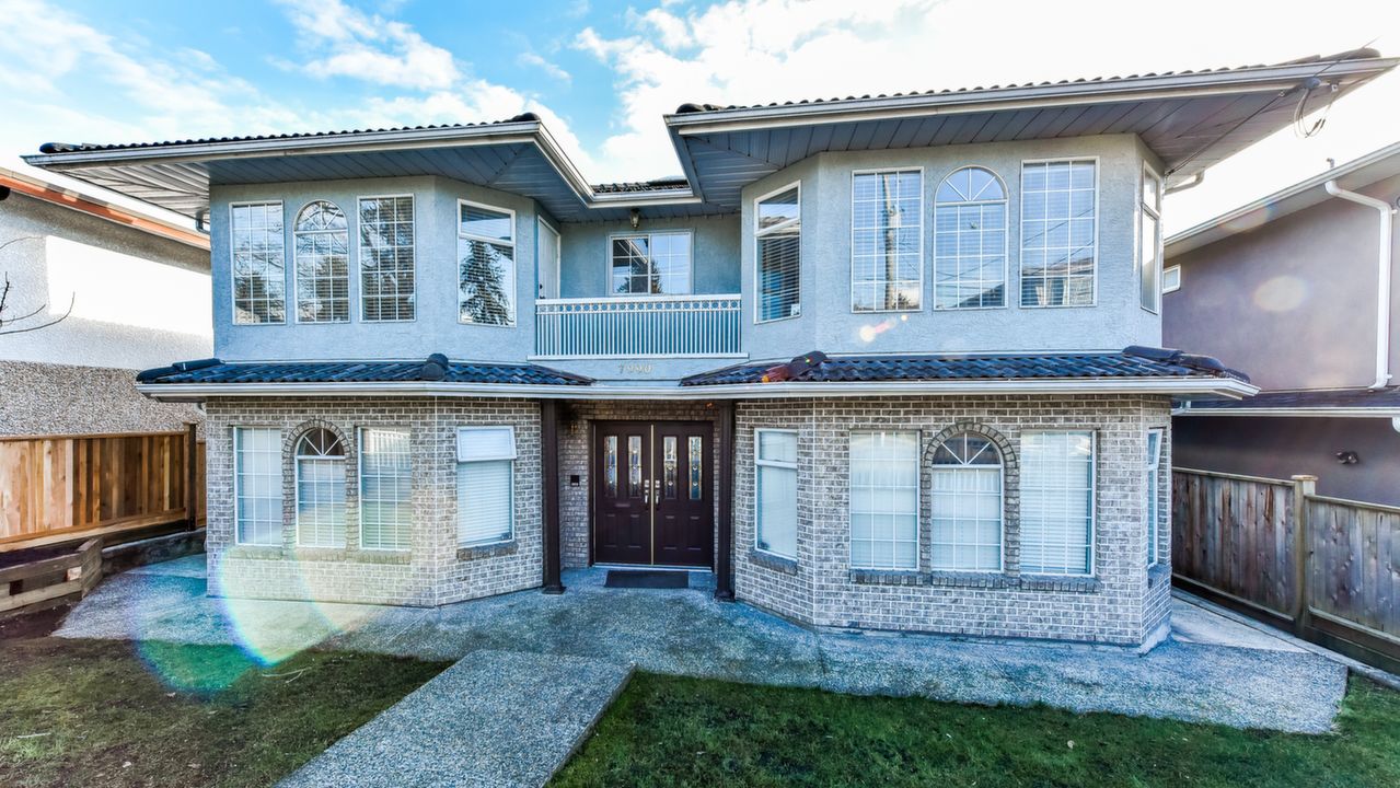 7990 12 Ave, Burnaby, BC, V3N 2K7 Scene 2