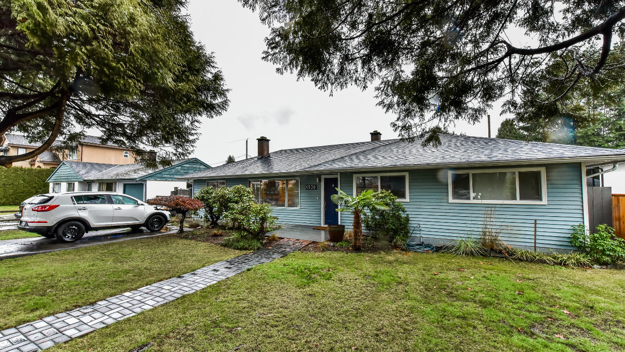 6538 Curtis St, Burnaby, BC, V5B 2A6 Scene 1