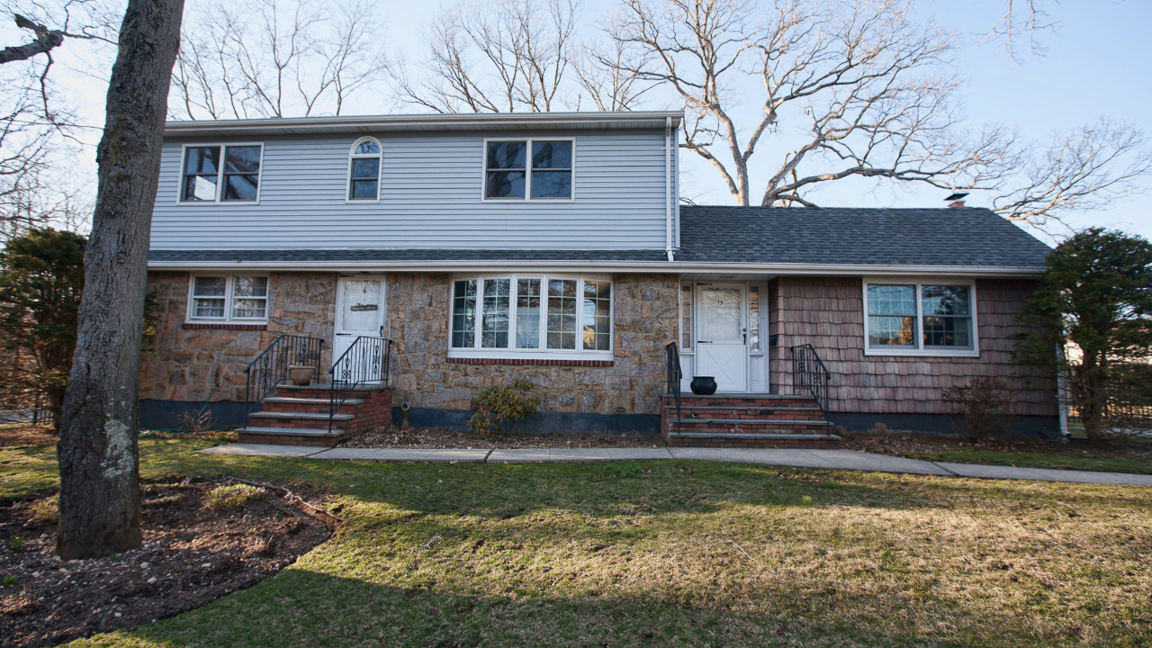 15 Spencer St, Farmingdale, NY, 11735 Scene 1