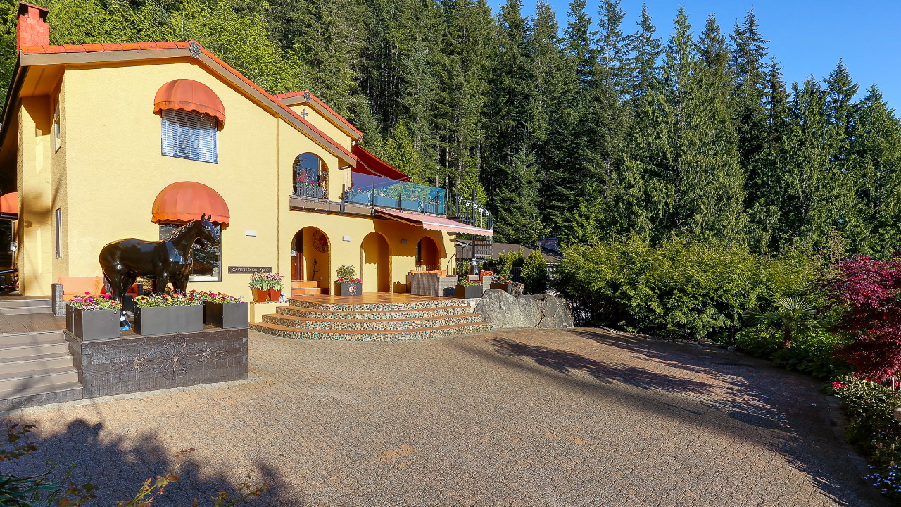 75 Sunset Drive, Lions Bay, BC, V0N 2E0 Scene 2