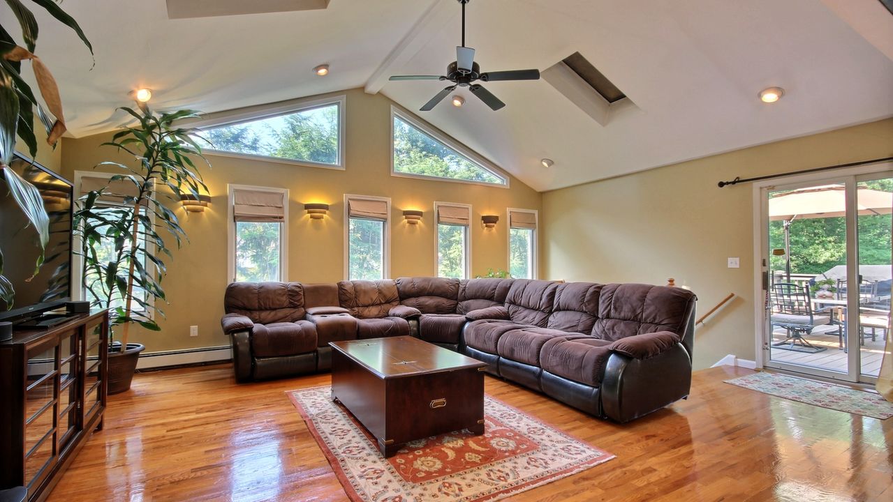 Large Family Room with Vaulted Ceilings