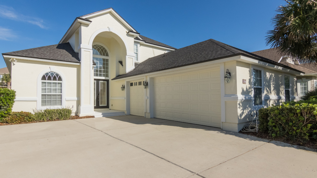 Courtyard Entry 3 Car Garage