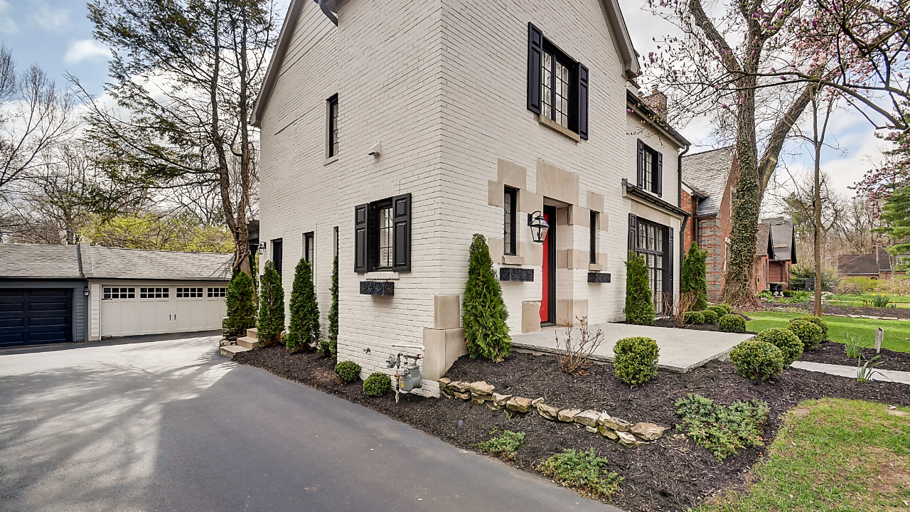 Side/Detached Garage