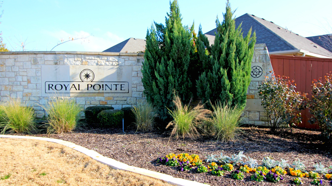 Royal Pointe