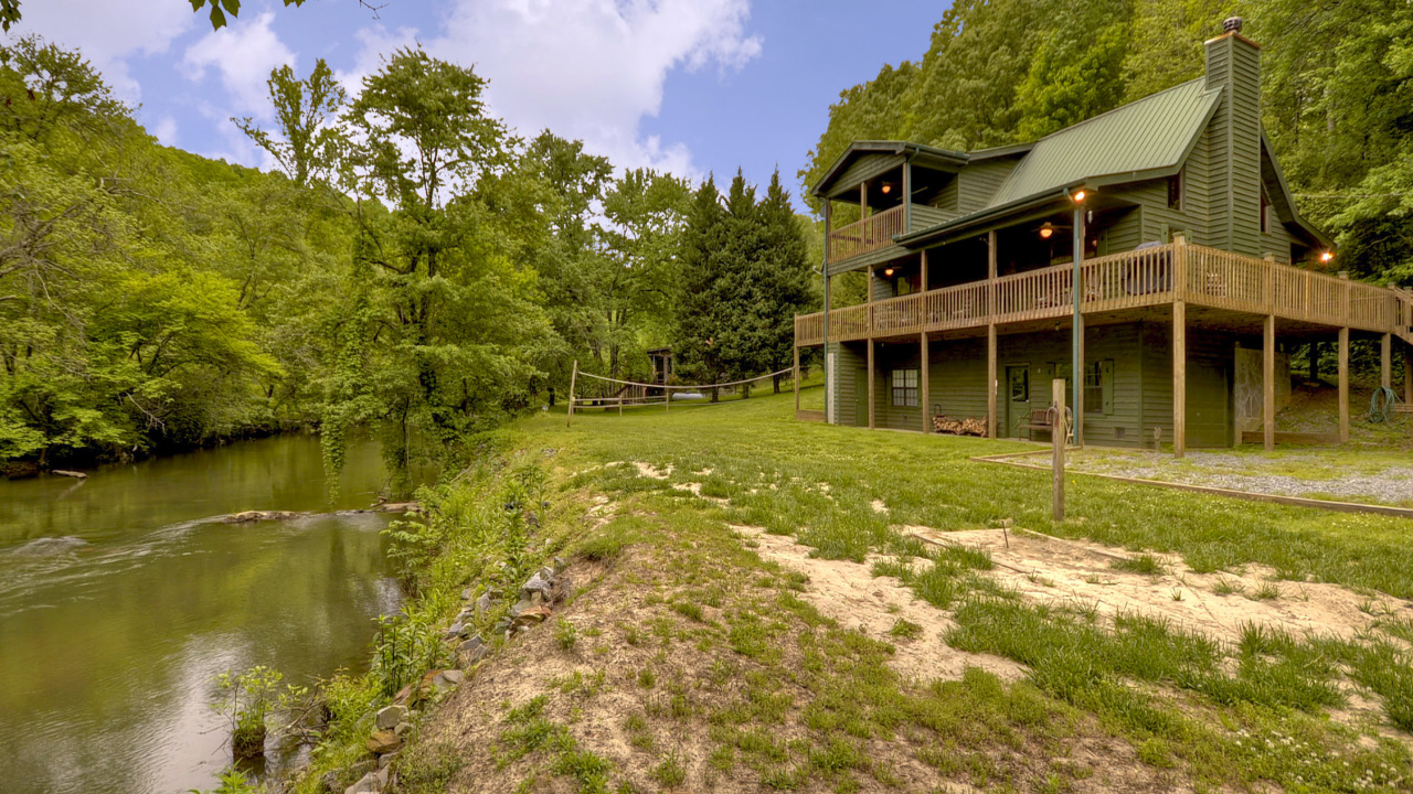 Cabin on the River, McCaysville, GA, 30555 Scene 4