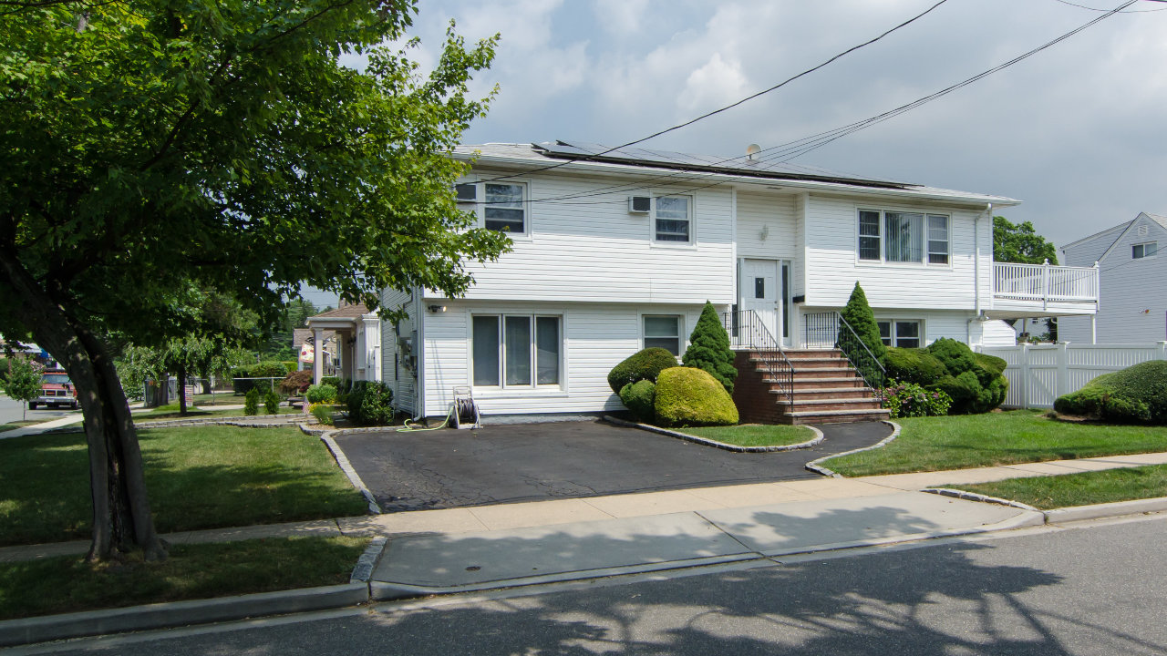 1827 Gerald Ave, East Meadow, NY, 11554 Scene 1