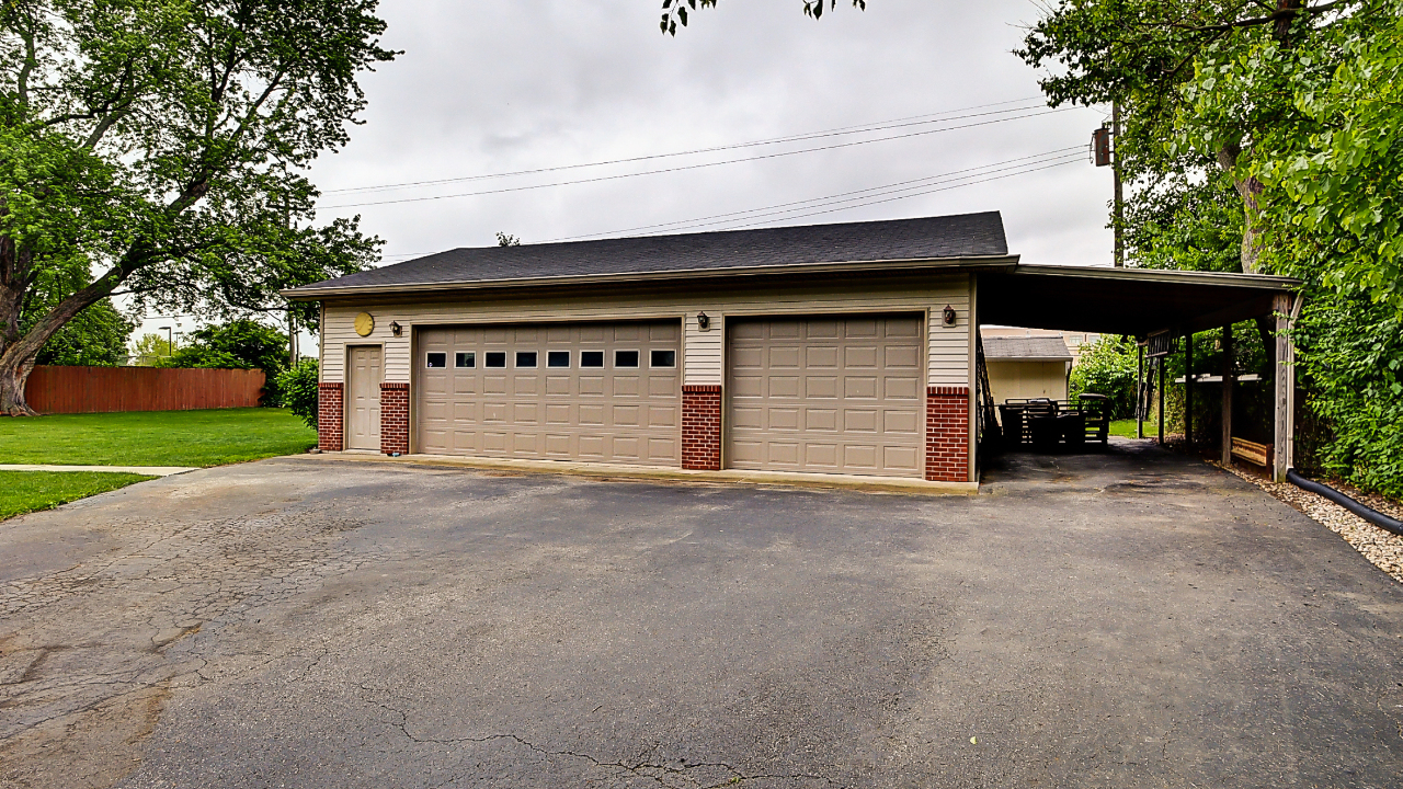 Detached Garage