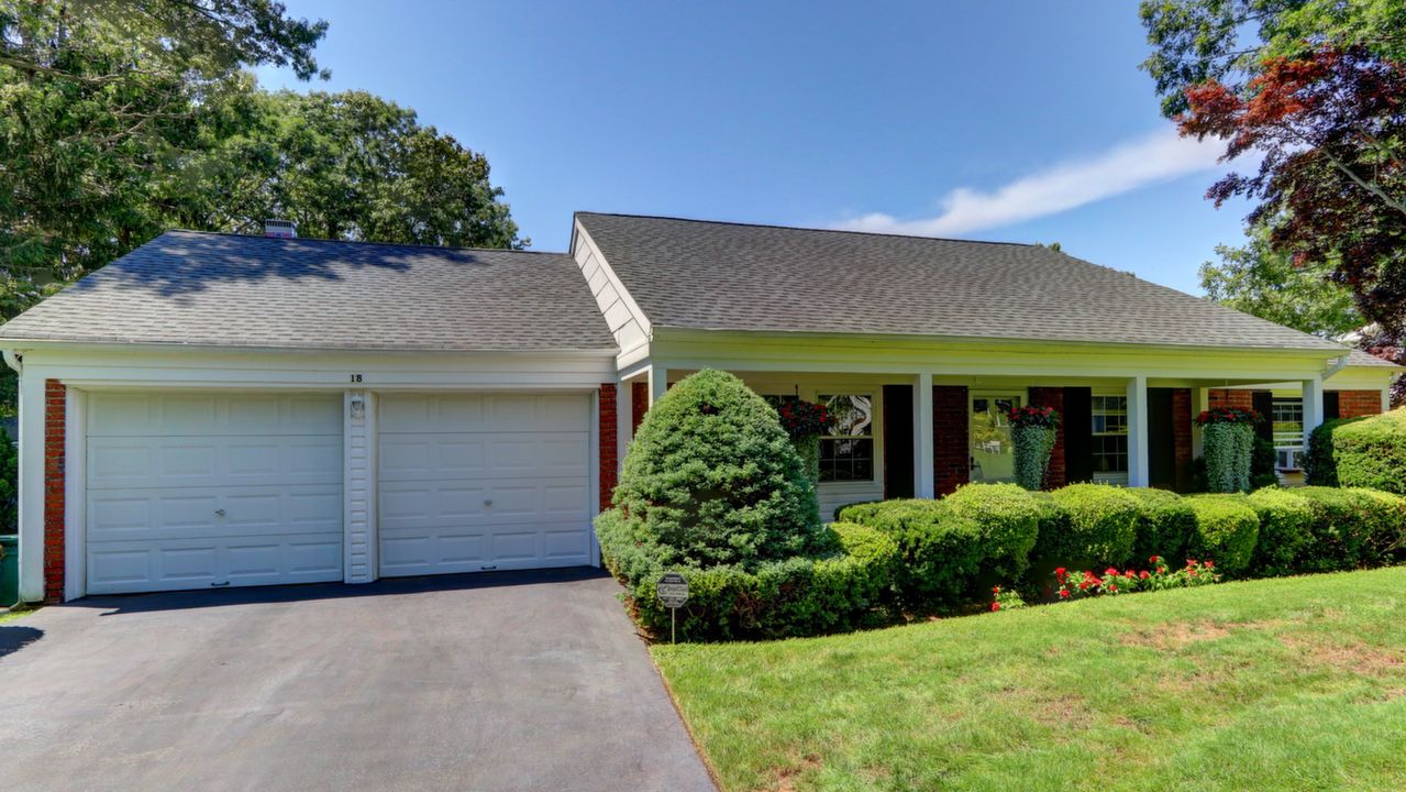 18 Willowood Ln, Coram, NY, 11727 Scene 2