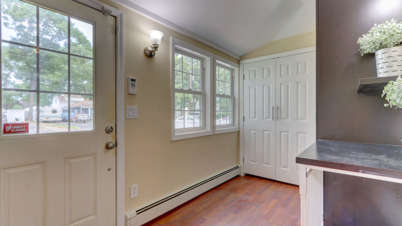 Foyer-Sitting Room