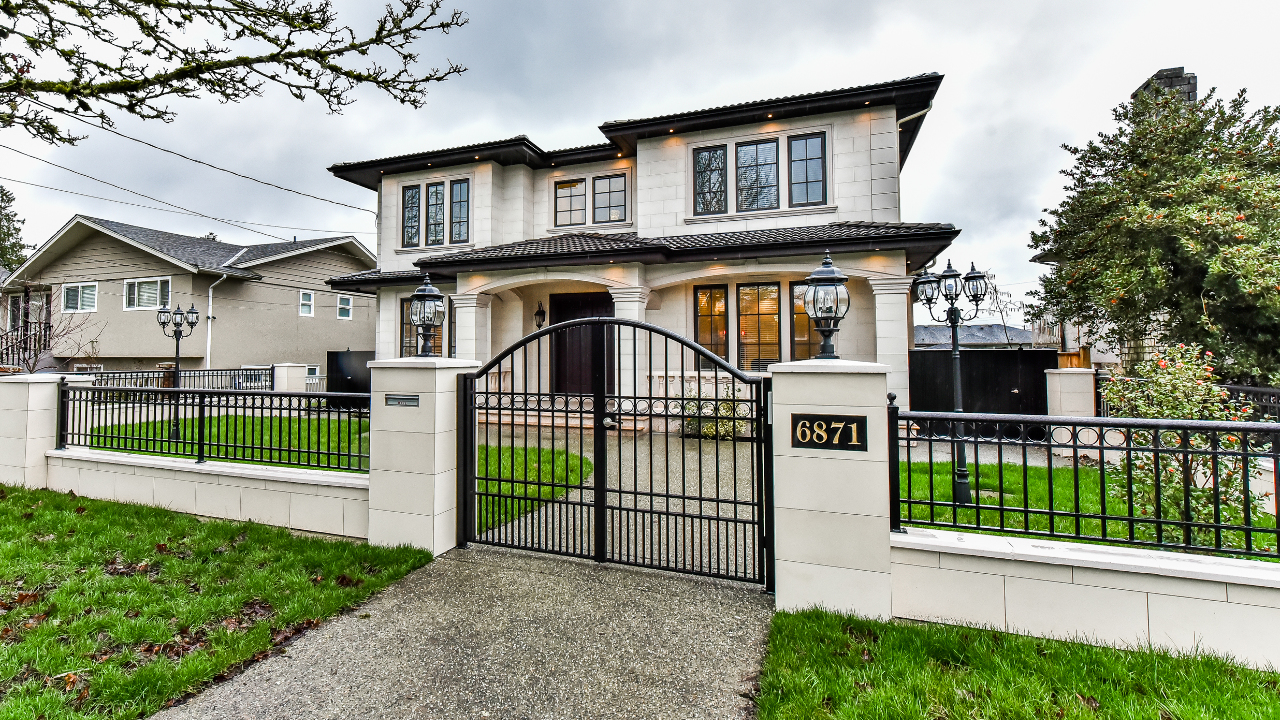 6871 Dunnebin St, Burnaby, BC, V5B 1Z1 Scene 1