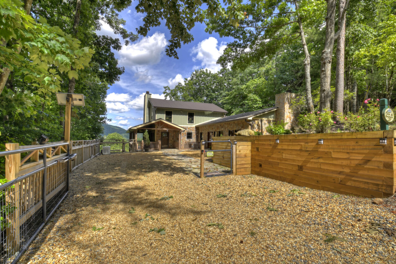 25 Buena Vista Dr, Ellijay, GA, 30540 Scene 1