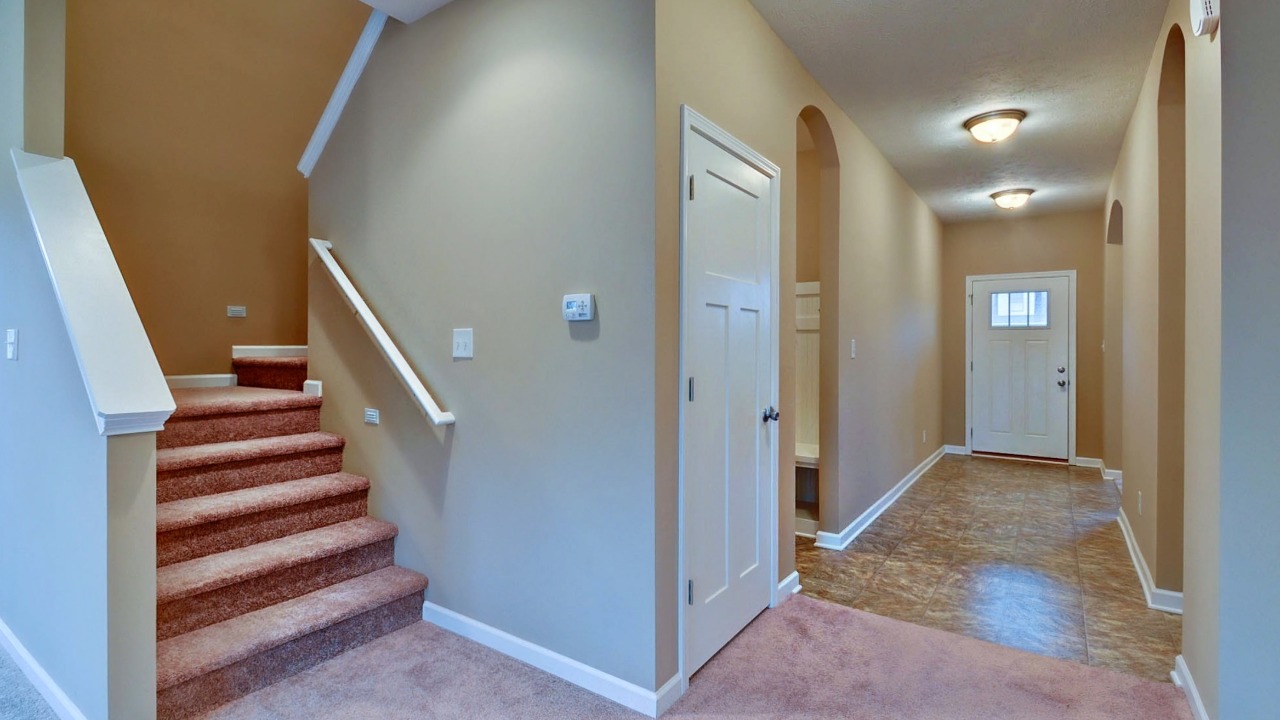 Entry & Wide Staircase 