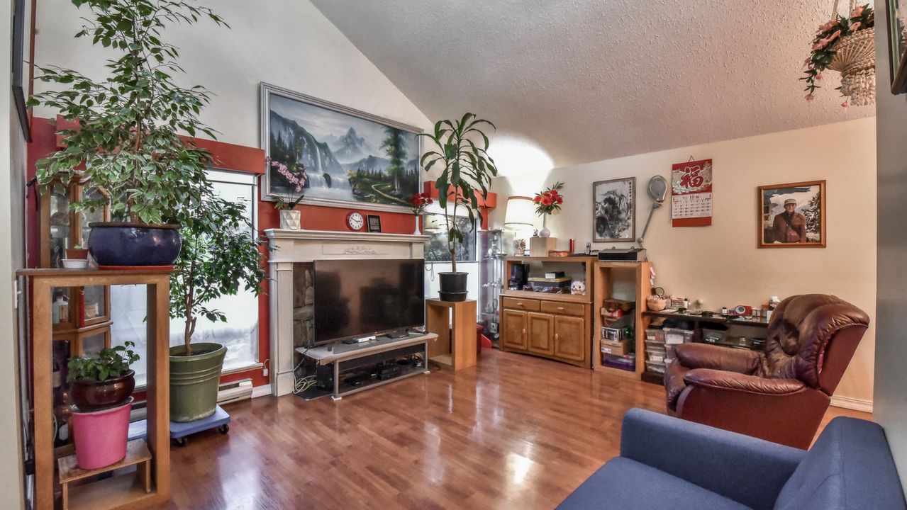 8530 MCCUTCHEON AVENUE, Chilliwack, BC, V2P 7K7 Scene 2