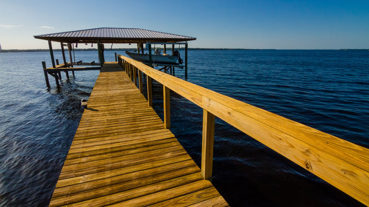 300' Dock to 2 lifts