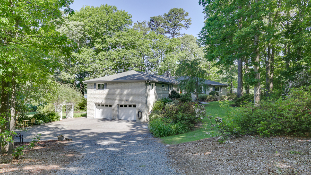 Front of Home/Garage/Driveway